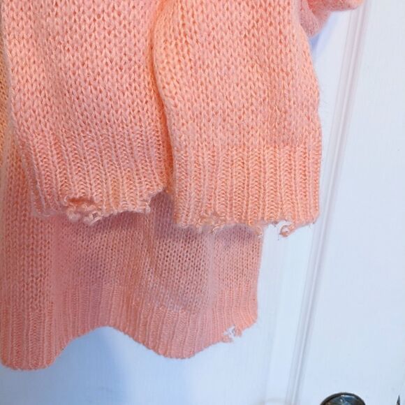 Distressed Knit Sweater in peach color Large @i1 - Picture 6 of 10